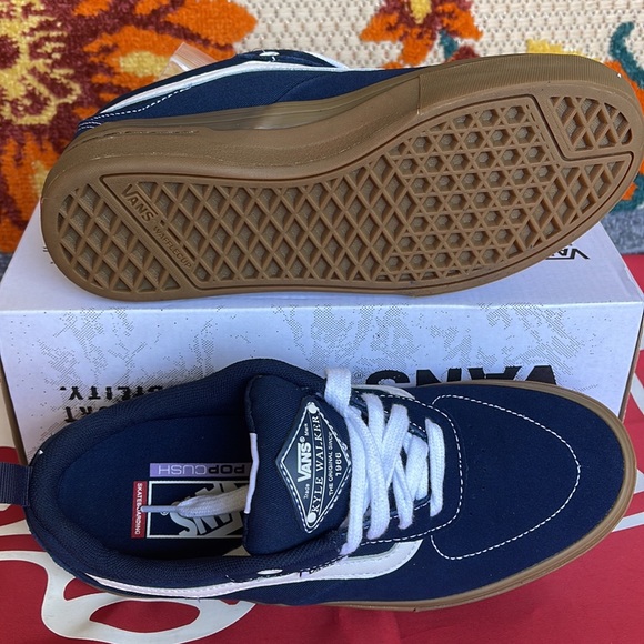 Vans Kyle Walker
Dress Blues/Gum
VNOA5JIEFS1
WMNS sneakers - Picture 4 of 16